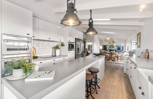 Omaha House | Omaha Beach House (pet friendly)