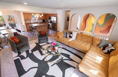 Leawood Southwest House | Omaha Oasis! Pool, Hot Tub, Mini Golf, Bar, Games