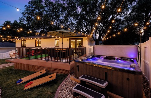 Leawood Southwest House | Omaha Oasis! Pool, Hot Tub, Mini Golf, Bar, Games