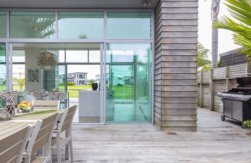 Omaha House | OMAHA PALMS - OMAHA HOLIDAY HOME, family friendly in Omaha
