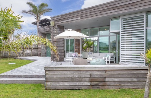 Omaha House | OMAHA PALMS - OMAHA HOLIDAY HOME, family friendly in Omaha