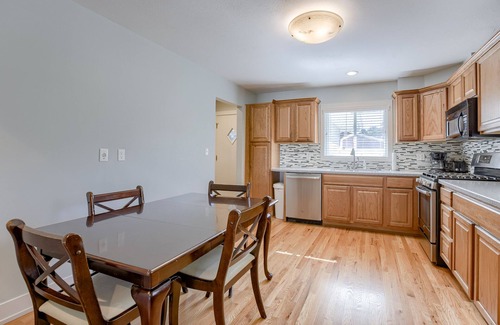South Central Omaha House | *OMAHA'S BEST MIDTOWN CHARMER- MINS TO DOWNTOWN, UNMC, CWS, ZOO, CHI CEN!