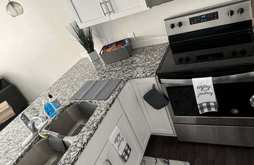 Midtown Apartment | Omahas Coastal Escape