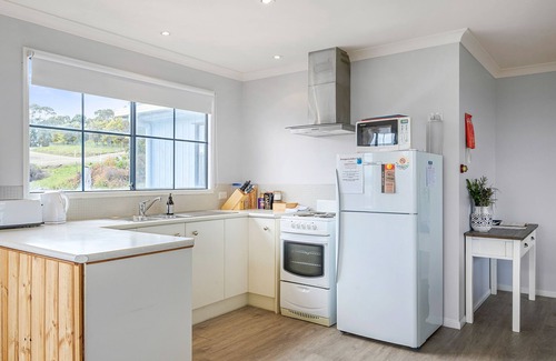 Alonnah Cottage | Omaroo Cottage Bruny Island