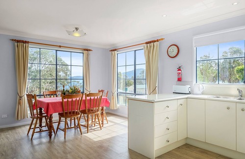 Alonnah Cottage | Omaroo Cottage Bruny Island