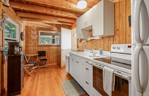 Omena House | Omena Point Paradise | Waterfront | Sunrise |