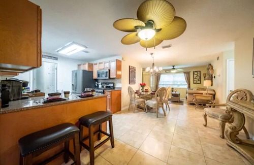 Tropic House | OmG! CHECK OUT THIS PLACE!