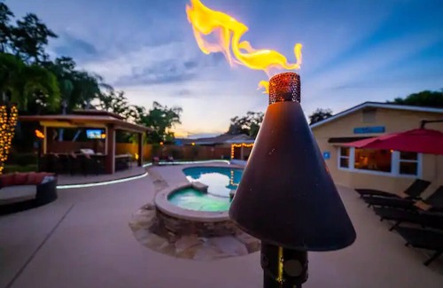 Tropic House | OmG! CHECK OUT THIS PLACE!