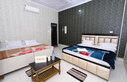 Faizabad House | Omji Spiritual Stays - Shri Ram Janki Ashram, 10 min walk to Hanuman Garhi temple
