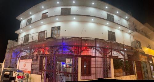 Faizabad House | Omji Spiritual Stays - Shri Ram Janki Ashram, 10 min walk to Hanuman Garhi temple