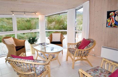 Henne Strand House | On a planted dune plot not far from the beach lies this well-kept and cozy luxury house with a glass