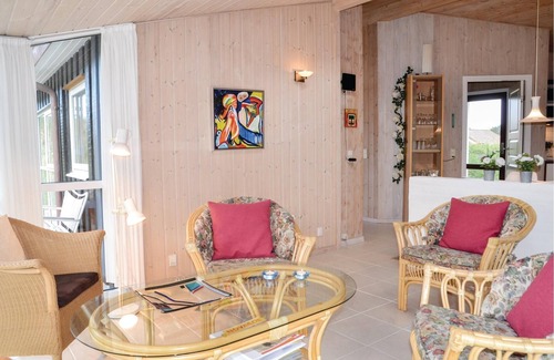 Henne Strand House | On a planted dune plot not far from the beach lies this well-kept and cozy luxury house with a glass