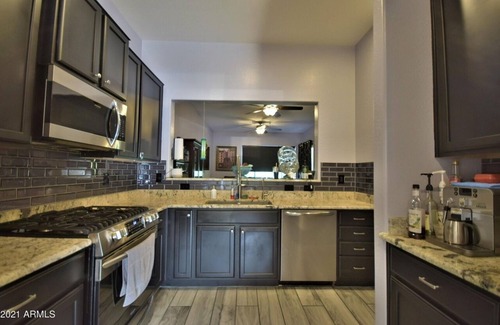 Paradise Valley Village House | on cave creek next to black mountain city view balcony hiking 4b 3 ba townhouse