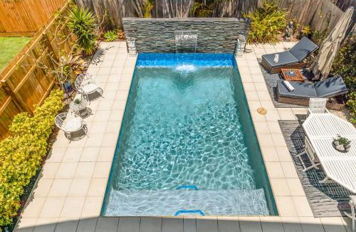 Lota Apartment | On Esplanade own flat & Pool, Manly cafe precinct