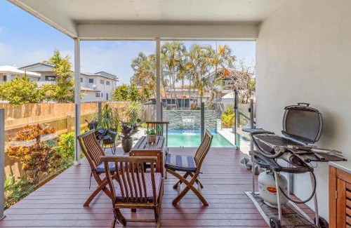 Lota Apartment | On Esplanade own flat & Pool, Manly cafe precinct