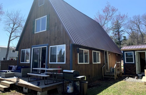 Belgrade Cabin | on gorgeous Great Pond (lake), great for families!