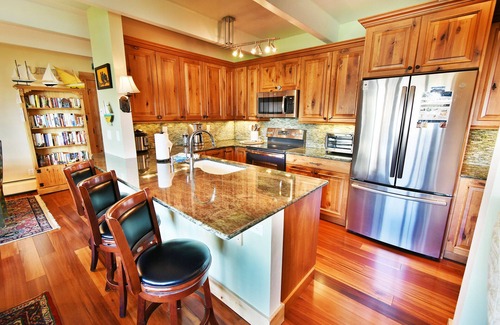 Dillon Condo | On Lake! Ground Floor Unit. Walk to Marina, Concerts, Parks