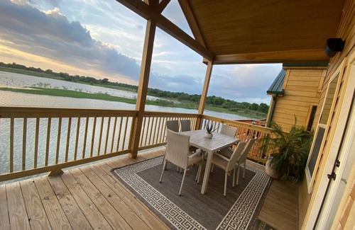 Willis House | On lake time tiny home living modern