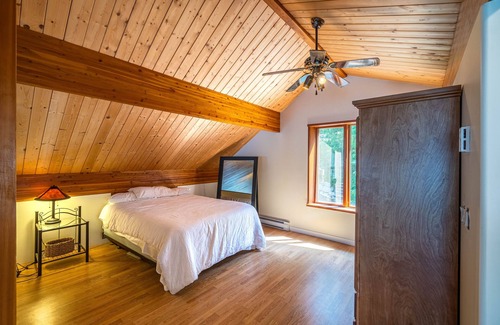 North Okanagan House | On Mable Lake, Park Mountain sledding and ATV area. All season recreation!!!