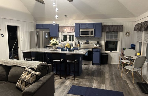Lakeville House | On MA’s largest recreational pond. 45 minutes from Boston, Cape Cod & Providence