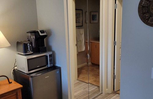 Courtenay Apartment | On Mount Washington Slopeside Studio