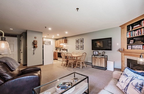 Sunday River Area Condo | On Mountain two bedroom unit sleeping 8