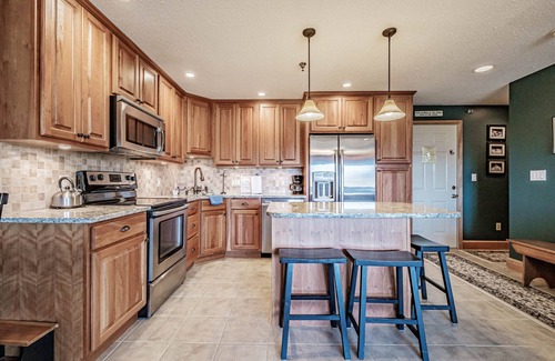 Sunday River Area Condo | On Mountain two bedroom unit sleeping 6 with air conditioning!