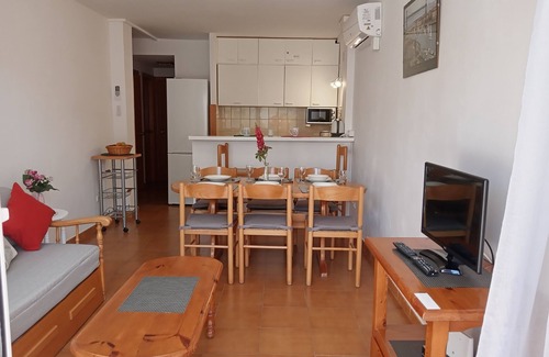 Empuriabrava Apartment | On offer Beautiful apartment in Ampuriabrava. 1st line beach, central.