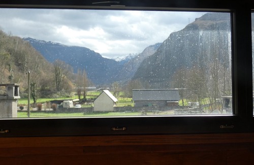 Aste-Beon House | On river bank with mountain views and ground-level terrace
