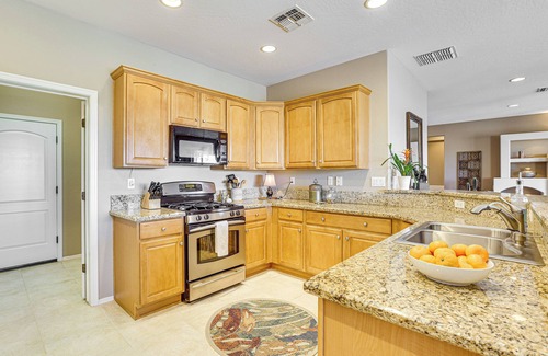 Corte Bella House | On-Site Golf & Pool Access: Sun City West Getaway!