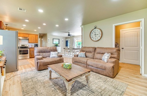Ketchum House | On-Site Lake Access: Pet-Friendly Vinita Home