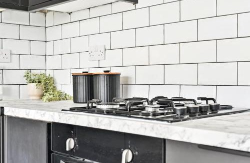 Kidbrooke with Hornfair House | On Site Stays - 4 bed, 2 bath, Parking, Wifi and garden