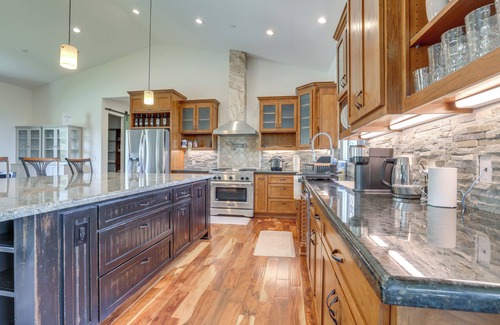 Pilot Hill House | On-Site Vineyard: Gem on 10 Acres in Pilot Hill!