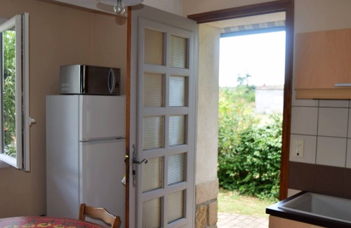 Saint-Etienne-de-Fontbellon Apartment | On the ground floor of the owner's house apartment. pleasant
