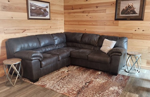 Gardiner Cabin | On the banks of the Yellowstone River, 3 blocks from the North Entrance of YNP