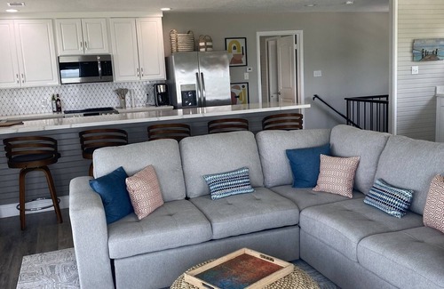Bacliff House | On the bay, private pier, private heated pool, close to Kemah