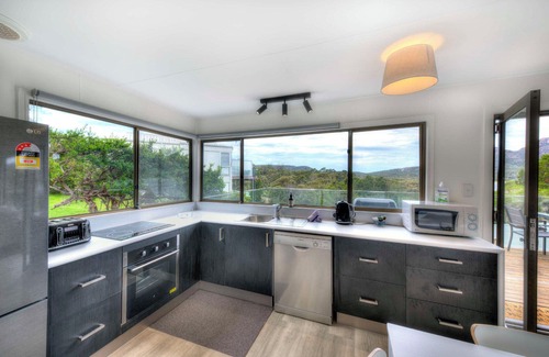Coles Bay Apartment | On the Beach 1 - Freycinet Holiday Houses