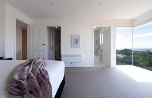 Low Head House | On The Beach & Golf Course Minutes from MTB Trails