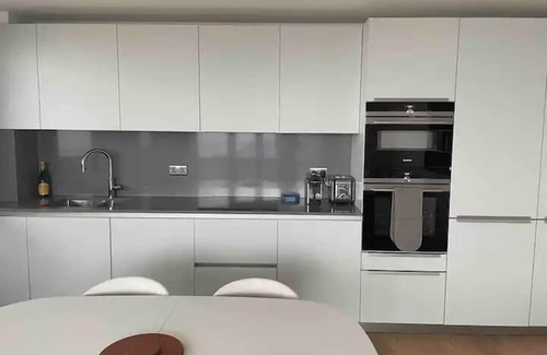 Ramsgate Apartment | On the Beach! Gorgeous designer apartment with stunning sea views