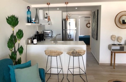 Nettle Bay House | On the beach, magnificent renovated apartment, secure residence with sea view swimming pools