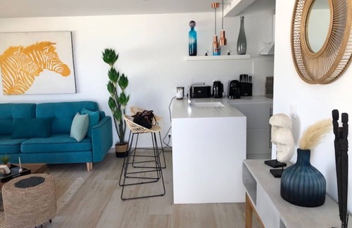 Nettle Bay House | On the beach, magnificent renovated apartment, secure residence with sea view swimming pools