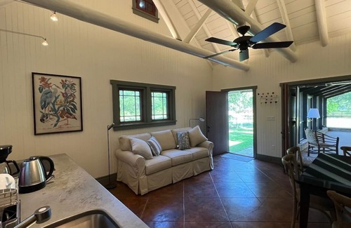 Pass Christian House | On the Beach, Teddy Roosevelt Stayed Here. Pet friendly, large fenced property