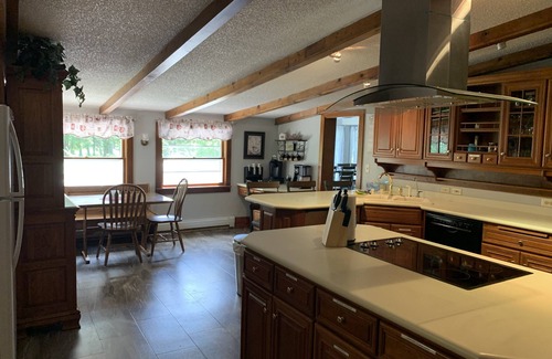 Waupaca House | On the Chain of Lakes in Waupaca, huge 5 bedroom home with Pontoon