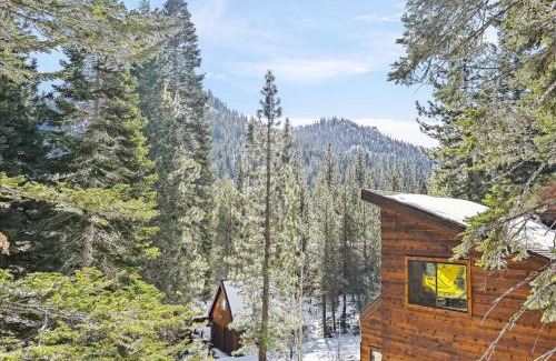 Alpine Meadows House | On the Edge at Alpine Meadows - Fireplace- Mountain Views- Great Location! Shuttle Service!