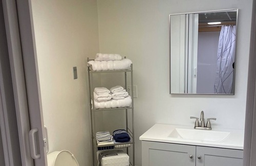 Hartland Apartment | On The Go!