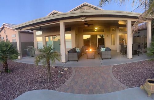 Coyote Lakes House | ON THE GOLF COURSE! Beautiful Sunsets with Mountains. Family Friendly.