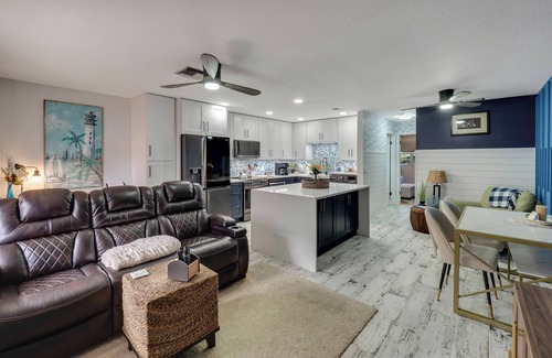 Venice Condo | On the Island of Venice, Relax in Paradise & Enjoy the Gulf Coast FUN! Book NOW!