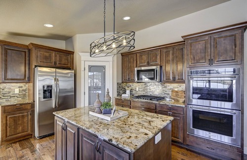 Palmer Lake House | ON THE LAKE Family Retreat ~ Kayaks ~ Bikes ~ Hot Tub ~ Game Room ~ Pets Allowed
