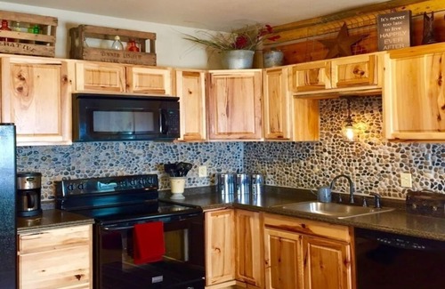 Custer Cabin | On the Mickelson Trail: Log Home Perfect for families