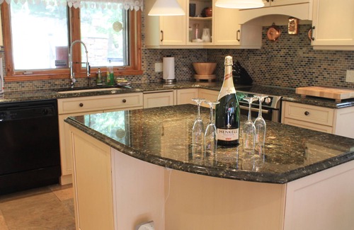 Domaine Nansen Ski Chalet | On the Mountain, Luxury 5 BR Ski In Ski Out Private Hottub & Sauna